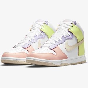 Nike Women's Dunk High Retro Casual Shoes in White/White Size 6.0 Leather